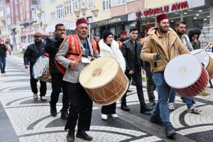 Geleneksel Ramazan Davulcuları Kortej Eşliğinde Yürüdü